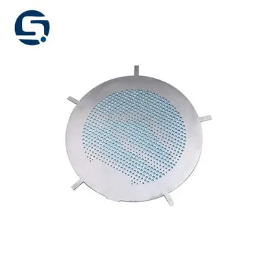 ¿Cómo limpiar la rejilla de los altavoces de un coche con una aspiradora?